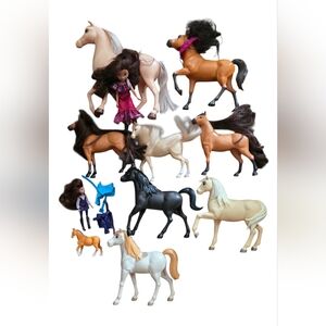 Lot of Toy Horses w/ Dolls & Saddles Barbie Mattel Style Horses Foal Playset